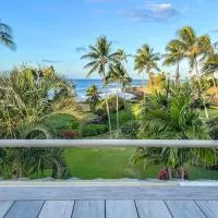 Honu He'e Nalu - The Surfing Turtle - Ocean & Beachfront! Stunning Views!, hotel en Koloa