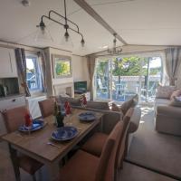 Stunning Luxury Caravan on edge of New Forest on Shorefield Country Park