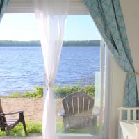 The Lake House, Couples Retreat!, hotel blizu aerodroma Wiarton Airport - YVV, Red Bay