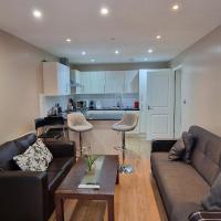 Notting Hill- 2 Bed, 2 bath, Private Patio by Hyde Park