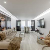 Spacious 3-bedroom condo in Lisbon, hotel a Lisbona, Santa Clara