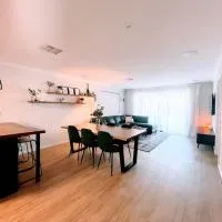 Luxe Family Retreat! Pool, Sauna, Playground, Netflix, Disney Plus, hotel v destinácii Geraldton