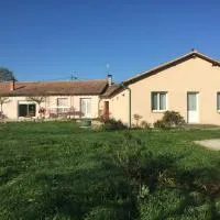 La Maison aux Roses, hotel a Vaux-en Couhé