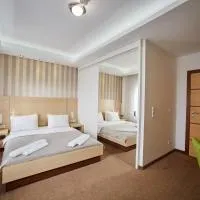 Hotel Laurus near Tuzla Airport, отель в городе Živinice