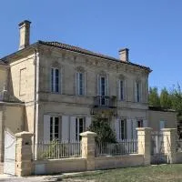 Domaine L'EYRE ET LE GUA - Suite privative Abella - Terrasse privée et Parc, ξενοδοχείο σε Ambarès-et-Lagrave