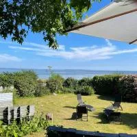 Vidunderlig villa med direkte havudsigt, hotel v destinácii Snekkersten