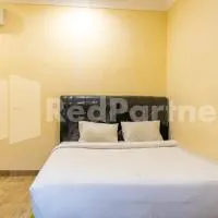 Adam Malik Guesthouse near Regale ICC Medan Mitra RedDoorz, hotel em Medan