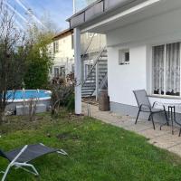 Cheap Outlet Center Apartment with Pool, hotel in Parndorf