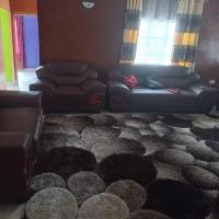 5 bedroom house with free parking up to 4 cars, hotel in Mombasa