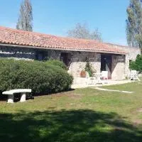 AUBERGE LA BOUCHOLIERE, hotel u gradu Parthenay