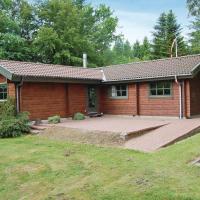 Three-Bedroom Holiday Home in Roslev