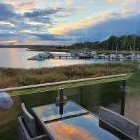 Moderne Ferienwohnung mit Balkon direkt an der Peene, hotel en Ziemitz