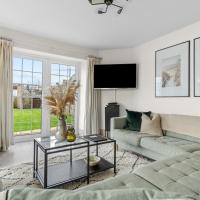 NEW 2023 Modern Luxury Holiday Home on the Beach in Devon - Free Parking, Pets Welcome, Sleeps 10