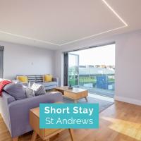 Luxury Balcony Apartment in St Andrews - Parking