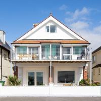 Beautiful Beachfront House wth Balcony & Sea Views