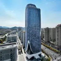 HUALUXE Hotels and Resorts Qingdao Licang、青島市のホテル