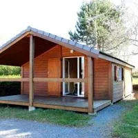 Chalet familial dans camping avec étang de pêche - FR-1-489-405,Treignat的飯店