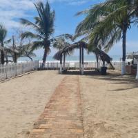 Casa a pie de playa isla de la piedra, hotel in zona Aeroporto General Rafael Buelna - MZT, Mazatlán