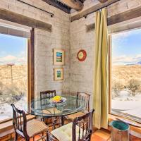 Casita Vacation Rental Near Taos with Patio!, Hotel in der Nähe vom Flughafen Taos Regional Airport - TSM, El Prado