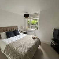 Peaceful & Modern Double Bedroom With Garden View