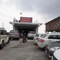 Hotel aasra guest house, hotel i Bharwain