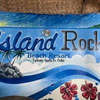 Island rock beach resort, hotel in Pooc