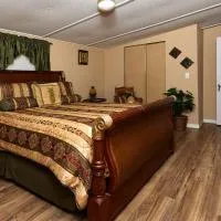Pleasant Days Lodging Tropical Master Suite, hotel v mestu Homosassa