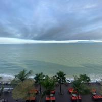 Hompton Hotel by the Beach, hotel in George Town