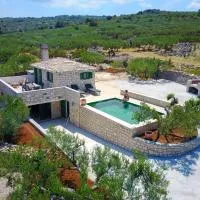 Holiday Home Bliss, hotel en Splitska