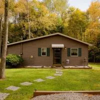 Maple Creek Cabin, minutes from Cook Forest, ANF，Marienville的飯店