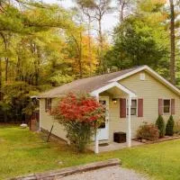 Cozy Cottage near Cook Forest Park, ANF，Marienville的飯店