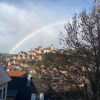 Retro Ferienwohnung mit Schlossblick im Nordschwarzwald, hotel v destinácii Altensteig