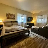 Sonia's Guest Suite in Montesano-Gateway to Olympic National Park، فندق في Montesano