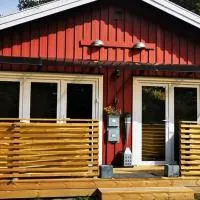ÖLJERSJÖ COTTAGE, хотел в Lyckeby