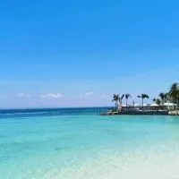 A sea view 3 bedroom beach vacation home, hotel i Camudmud