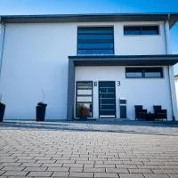 FeWo WOW! TOP Lage! Schöne 2-Zimmer Wohnung!: Weisweil şehrinde bir otel