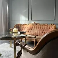 Daisy's Secret Apartment، فندق في بيشتنا