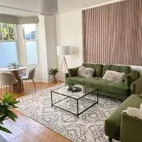 1 Bed / 1 Sofa Bed 'Scandi' Style Ground Floor Apartment, hotel u gradu 'Yeovil'