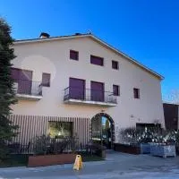 Can Morera Apartaments a Les Preses, hótel í Les Preses