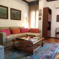 Cosy Penthouse -up to 6 guests- in the City Centre!, hotelli Thessalonikissa alueella Ano Poli