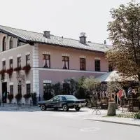 Hirzinger - Gasthaus und Hotel, hotel v destinácii Riedering