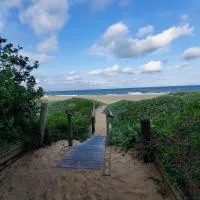 3 Ocean Breeze, hotel u gradu Warner Beach