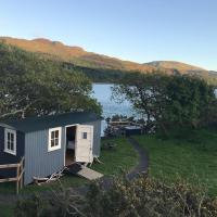 Snowdonia Shepherds Hut + Hot Tub