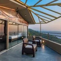 SaffronStays HeavOne Trio - 3BR villa with terrace, BBQ, WiFi & panoramic valley views near Tiger Point, Lonavala, hotell i Lonavala