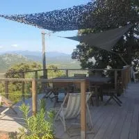 Meublé de tourisme avec terrasse vue montagne, hotel en Grossa