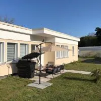 Moderne Ferienwohnungen mit Terrasse, Pool, Wallbox & Spielplatz in den Götzer Bergen - ideal für Ihren Berlin-Besuch und auch für Gruppen bis zu 40 Personen geeignet, hotel Groß Kreutzban