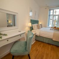 Vibrant City Centre - KING Bed, Entire Apartment