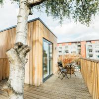 Delores Eco-Pod / Treehouse, Walk to Cabot Circus