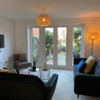 Seymore Way Stunning 4 bed by Mia Living, hotel in Magor