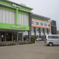Hotel Grand Karawang Indah, ξενοδοχείο σε Karawang